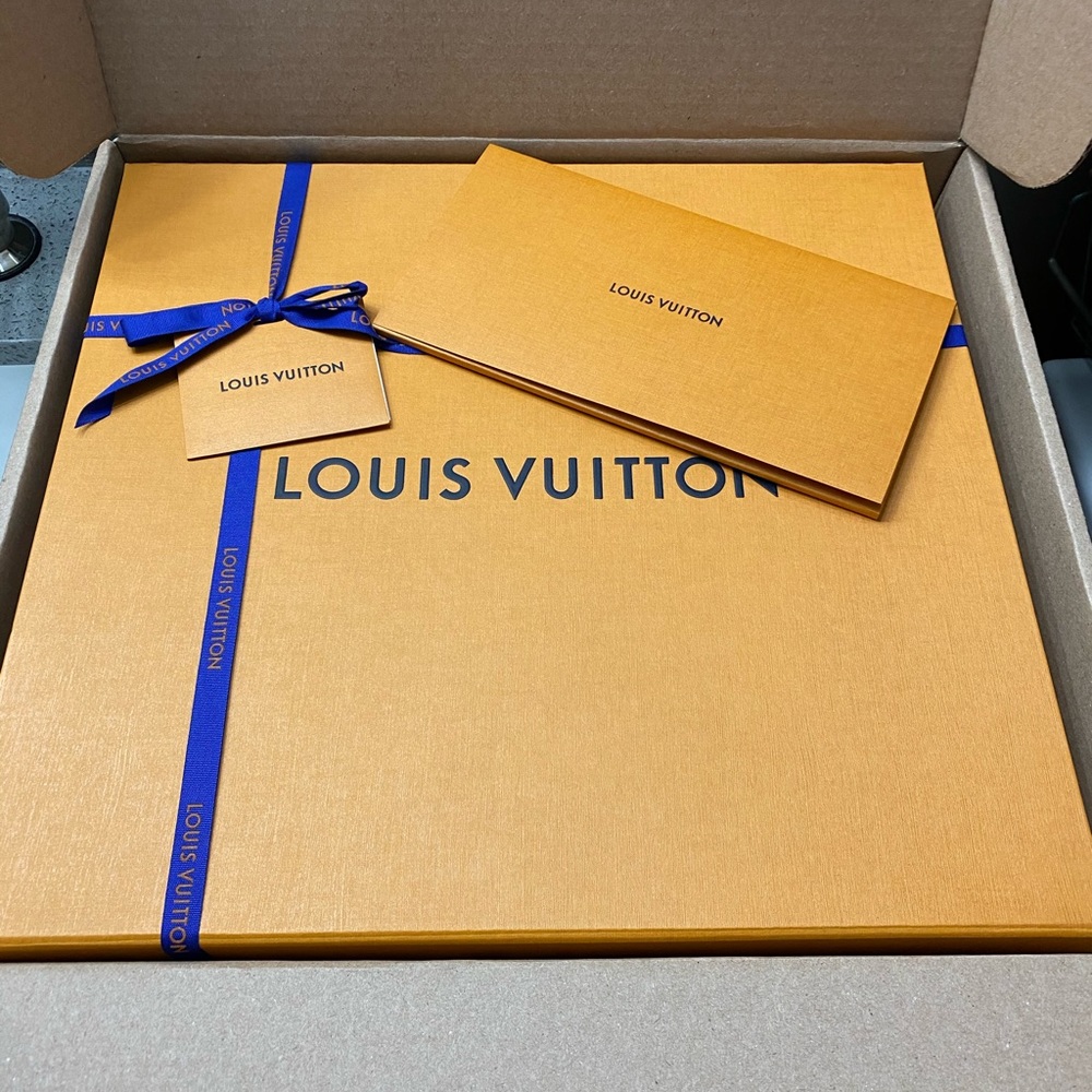 BRAND NEW LOUIS VUITTON NEVERFUL WRISLET